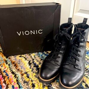 Vionic Lani combat boots (black, 8.5) with box